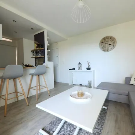 Daire Nice Design Apt In Residence With Swimming Pool *