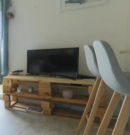 Daire Nice Design Apt In Residence With Swimming Pool